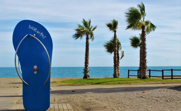 Three towns on the eastern Costa del Sol turn off beach showers to save water